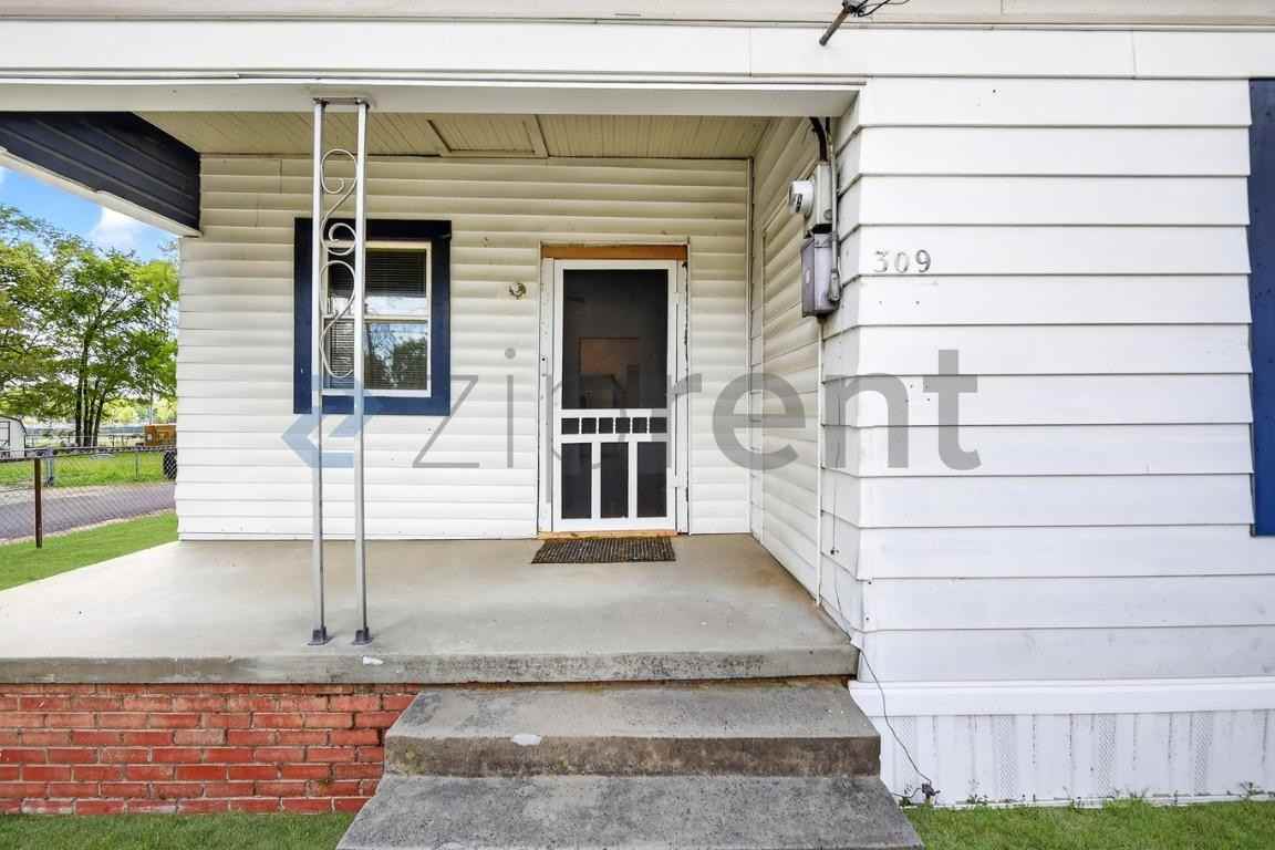 309 S Park St - Photo 4 of 21