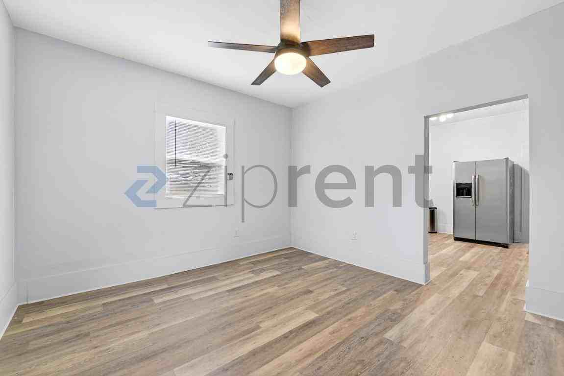 309 S Park St - Photo 5 of 21