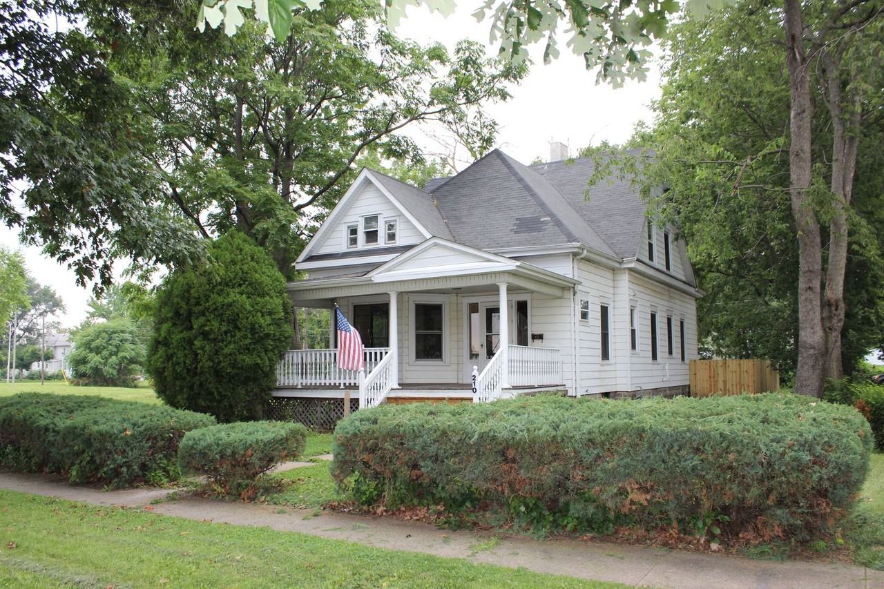 210 E Park St - Photo 2 of 26