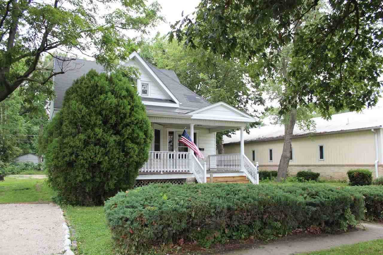 210 E Park St - Photo 3 of 26