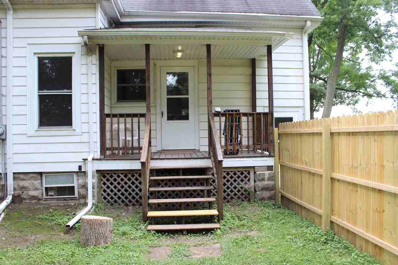 210 E Park St - Photo 4 of 26