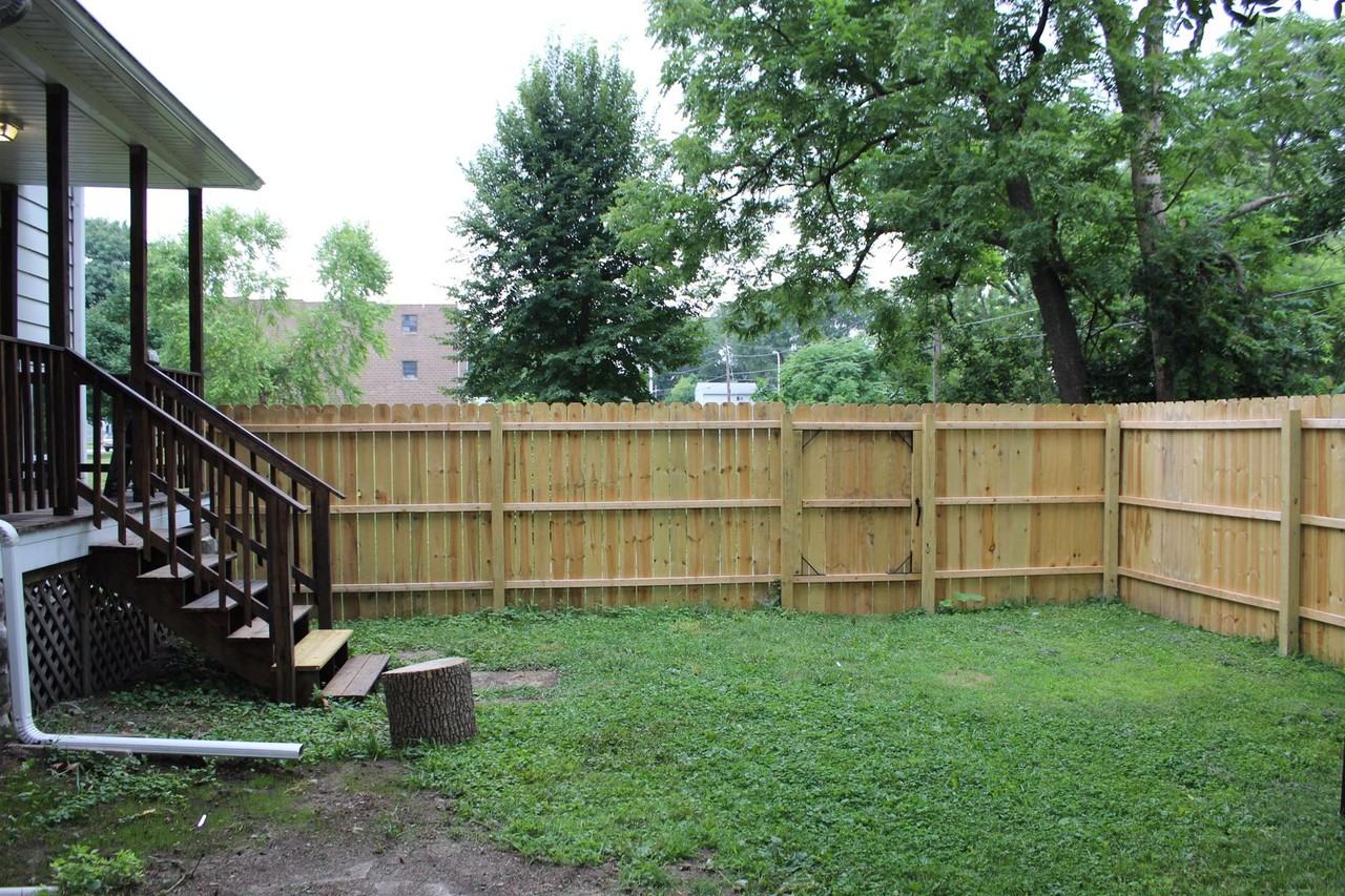 210 E Park St - Photo 5 of 26