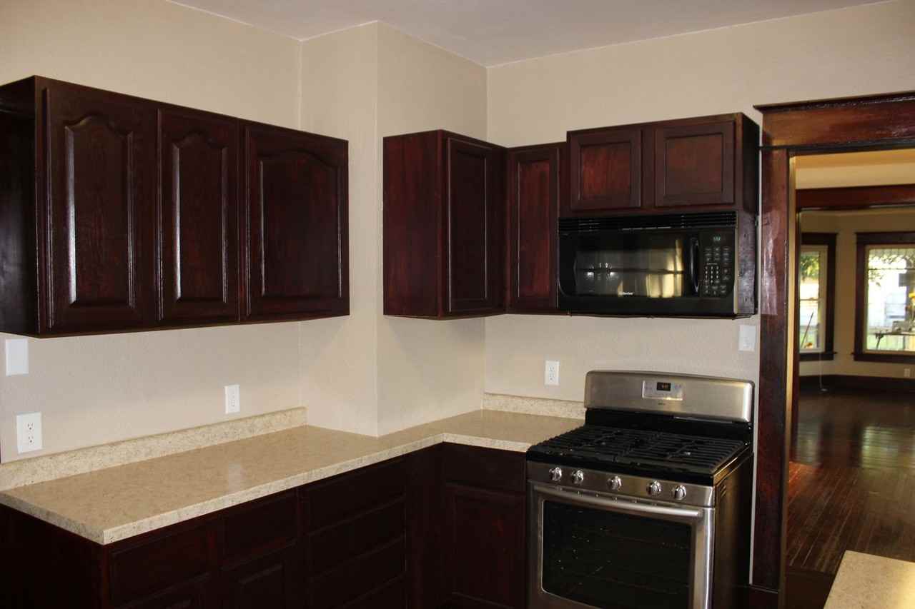 210 E Park St - Photo 6 of 26