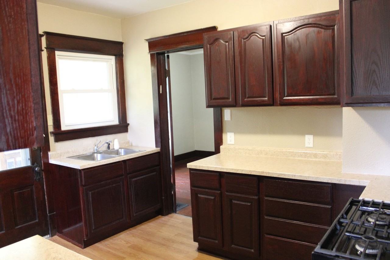 210 E Park St - Photo 7 of 26