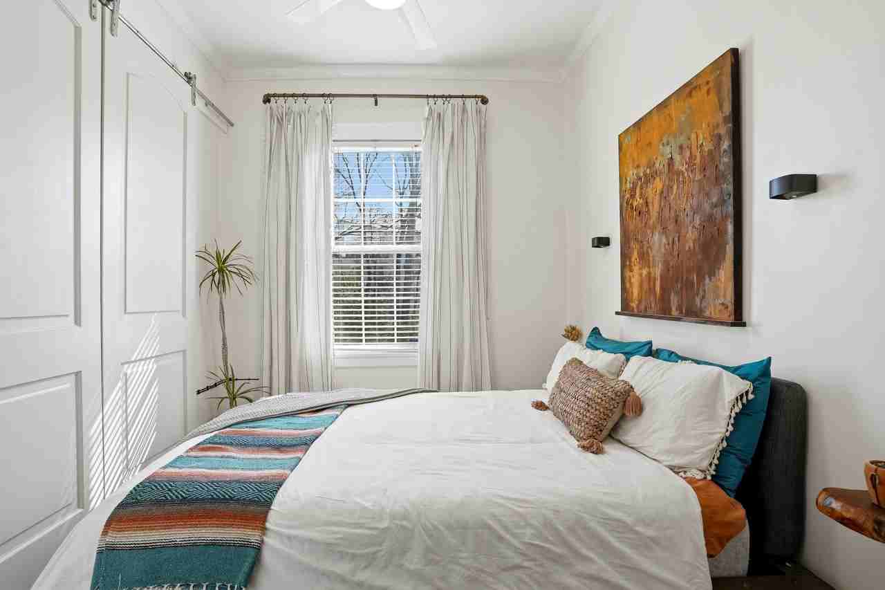 737 Barnett St Ne #C4 - Photo 2 of 23