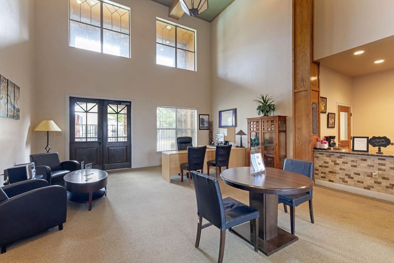 Hickory Trace Townhomes - Photo 2 of 17