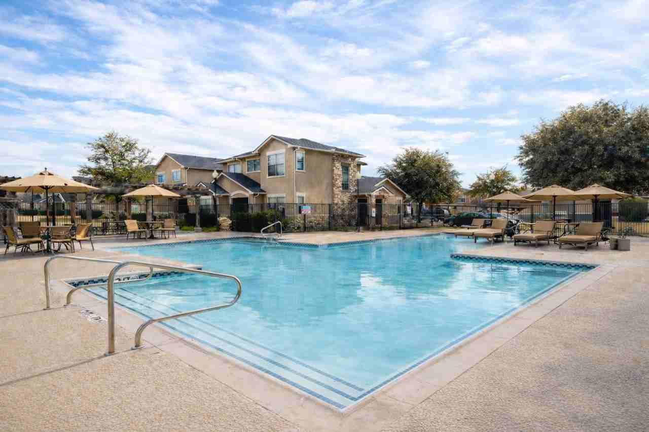 Hickory Trace Townhomes - Photo 6 of 17