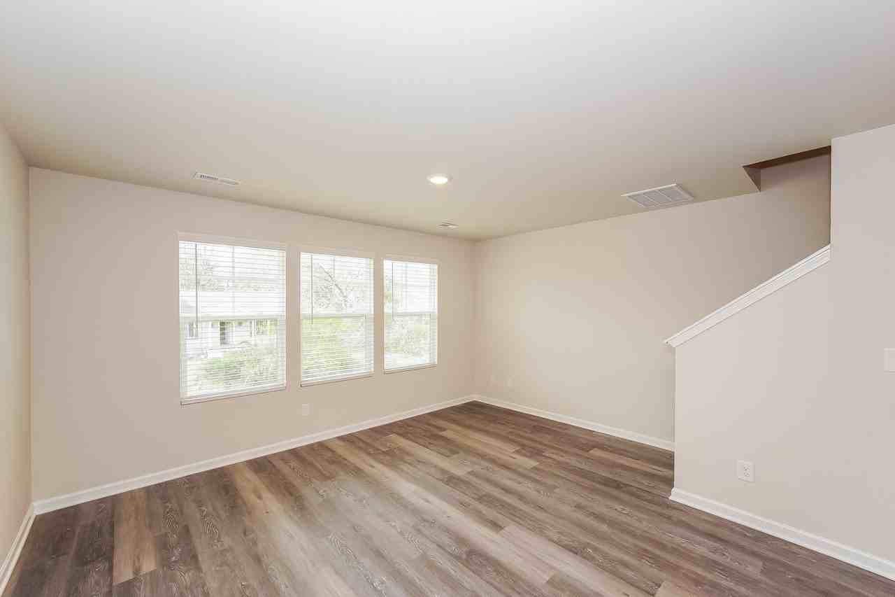 221 Kennerly Ave - Photo 5 of 20