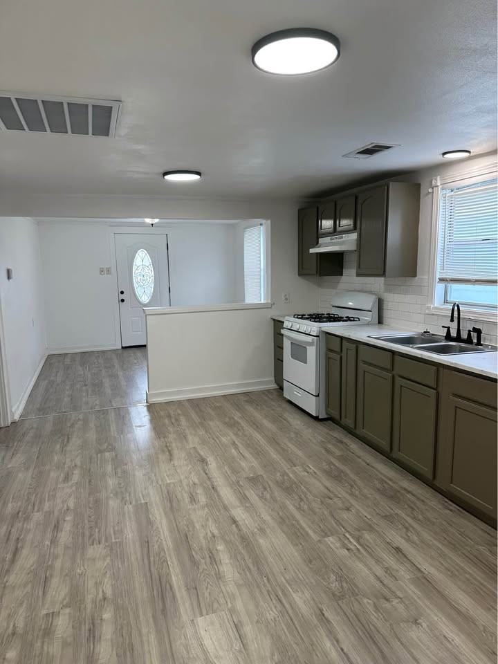 925 Avenue B #NA - Photo 3 of 22