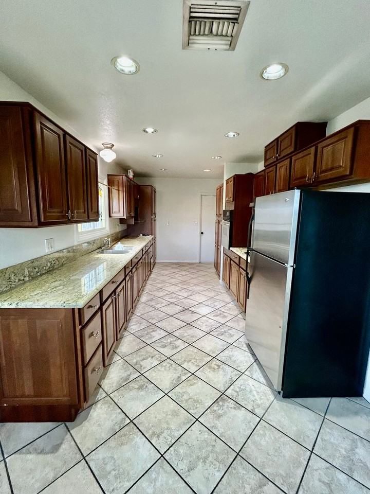 4317 Lerida Dr - Photo 5 of 33