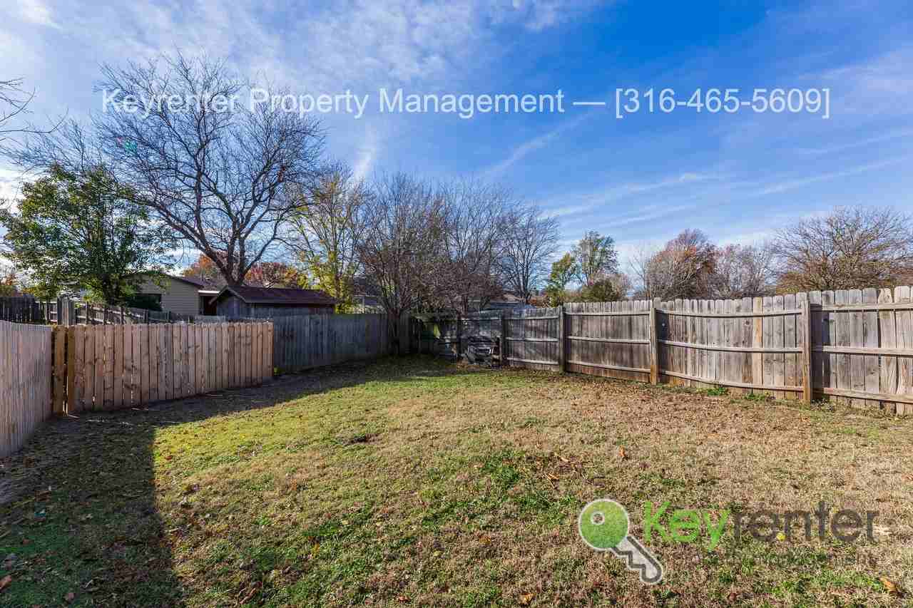 1323 W Nottingham Cir - Photo 3 of 22