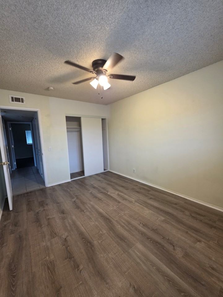 4733 Larwin Ave - Photo 6 of 9