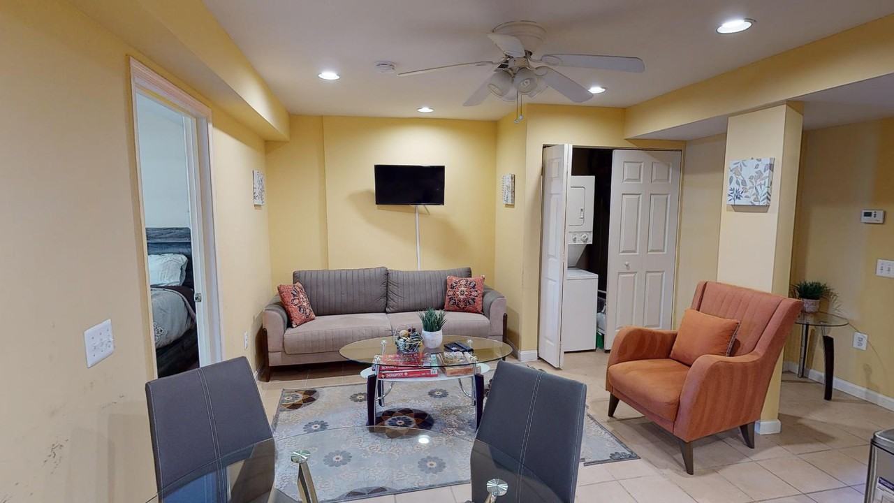 734 Park Rd Nw #B2 - Photo 6 of 10