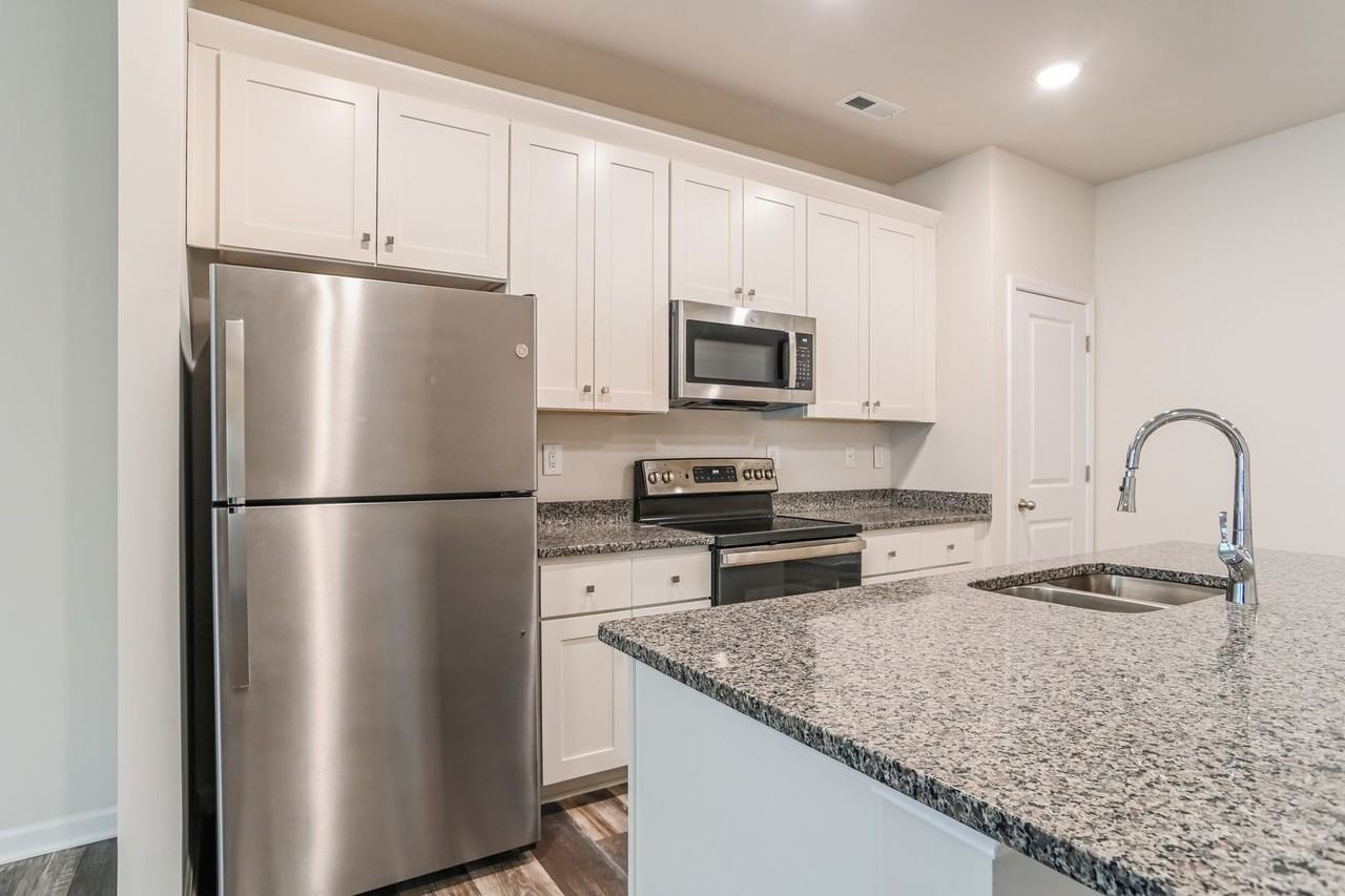 1207 Pine St - Photo 5 of 24