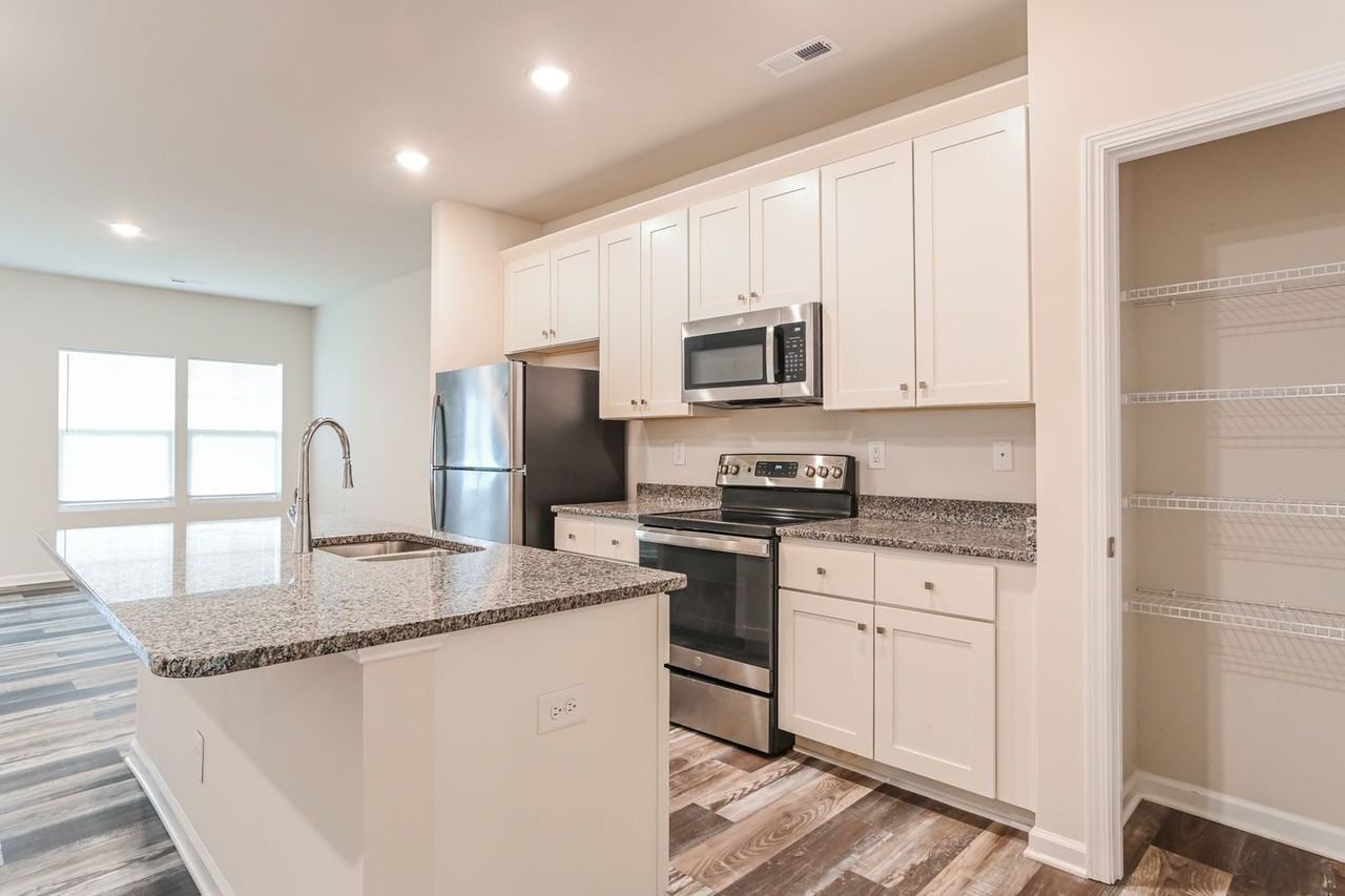 1207 Pine St - Photo 2 of 24