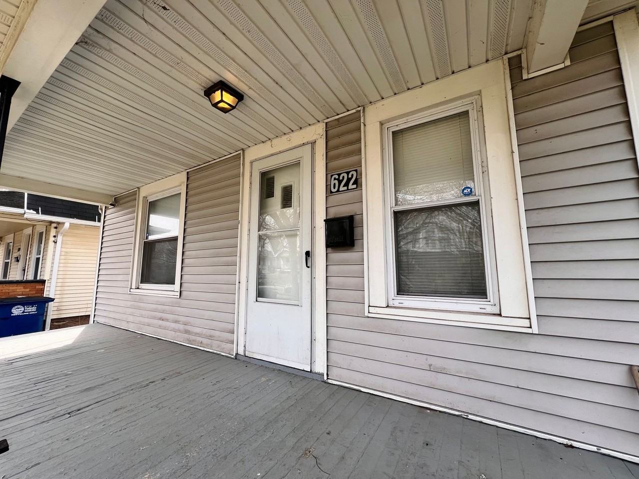 622 Nicholas St - Photo 2 of 15