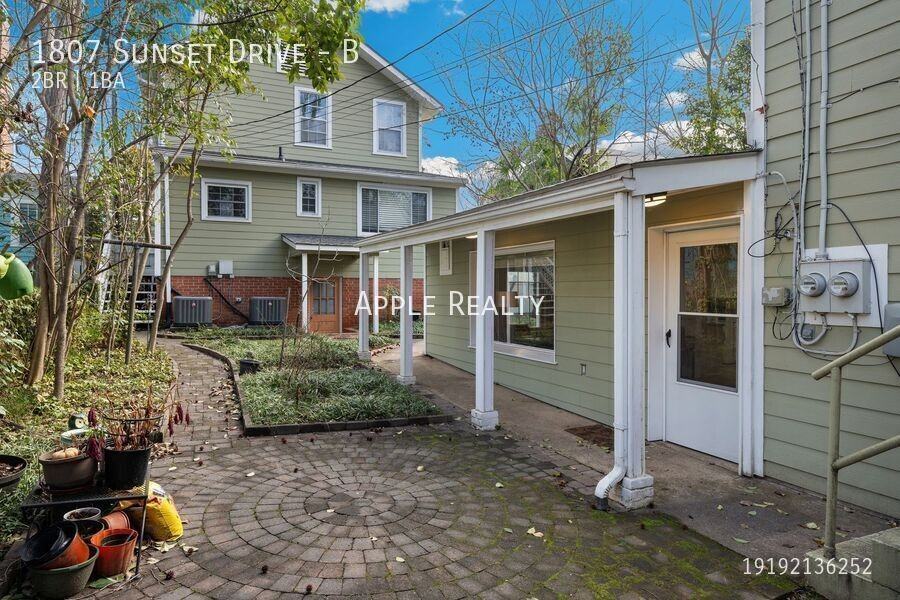 1807 Sunset Dr #B - Photo 3 of 13