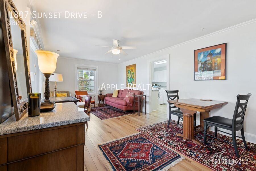 1807 Sunset Dr #B - Photo 4 of 13