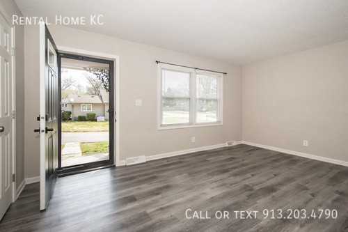 942 S 57th St - Photo 2 of 16