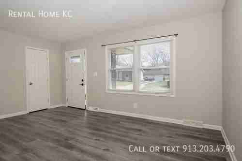 942 S 57th St - Photo 3 of 16