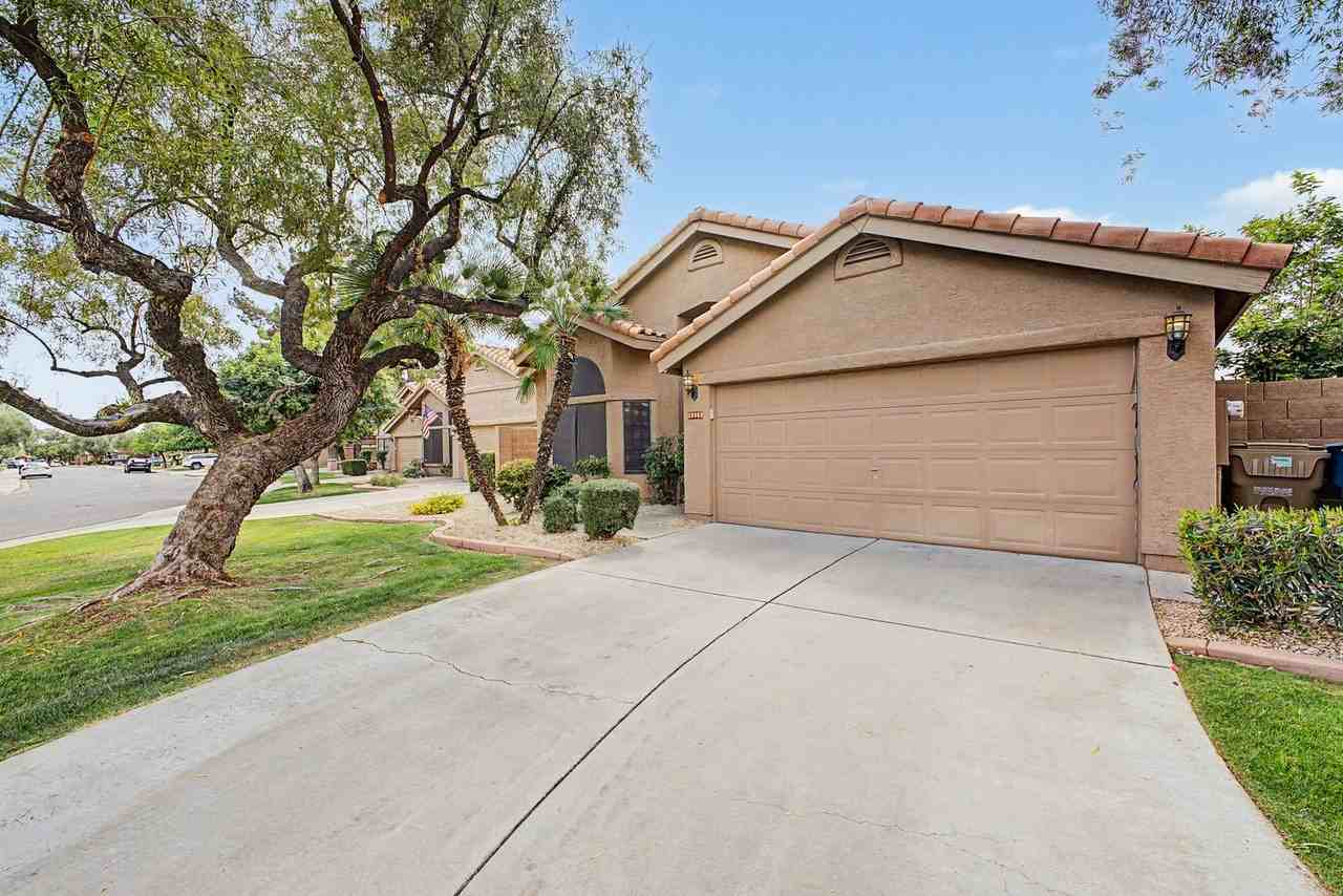 15852 N 50th St - Photo 2 of 31