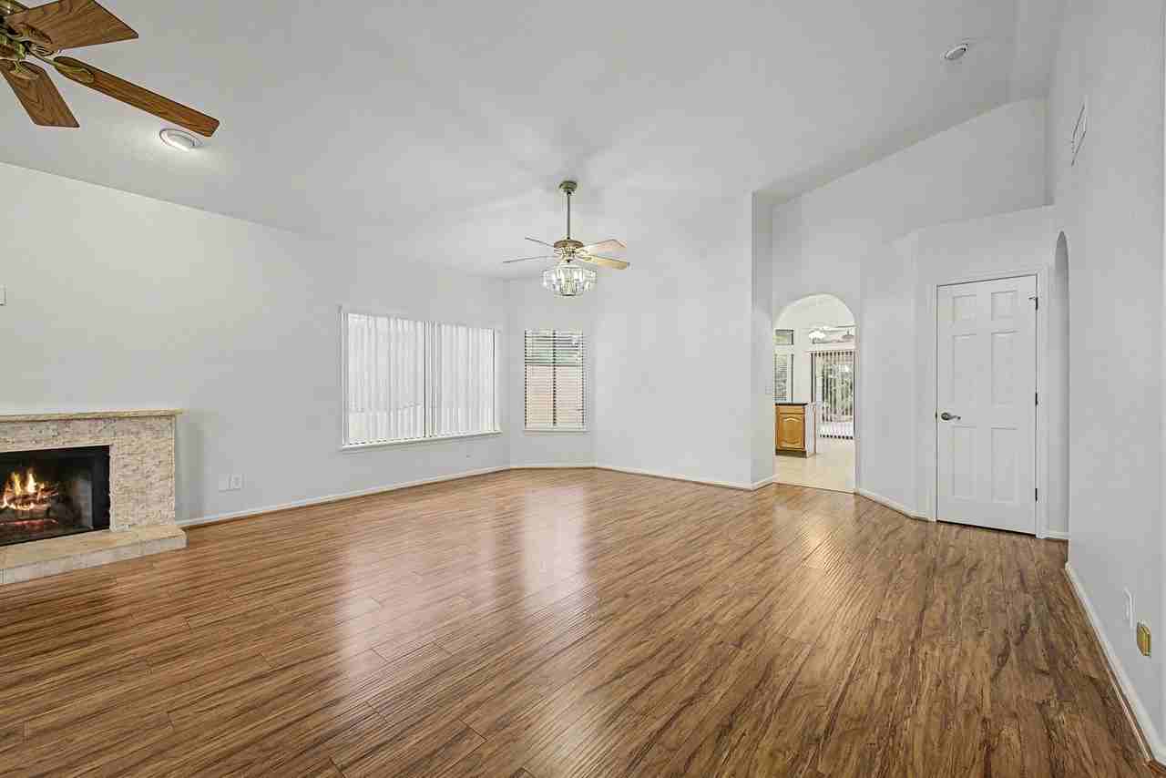 15852 N 50th St - Photo 4 of 31