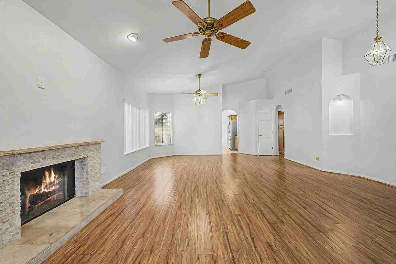 15852 N 50th St - Photo 6 of 31