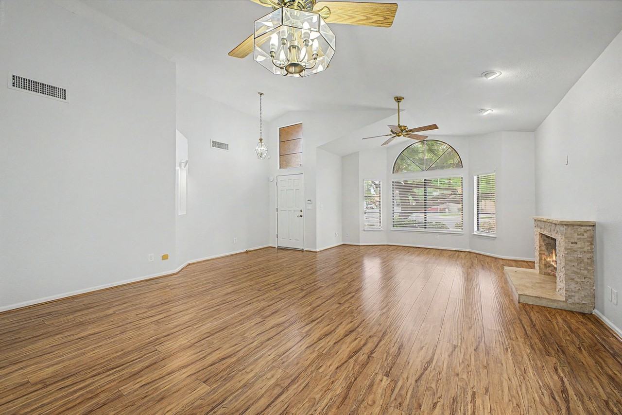 15852 N 50th St - Photo 7 of 31