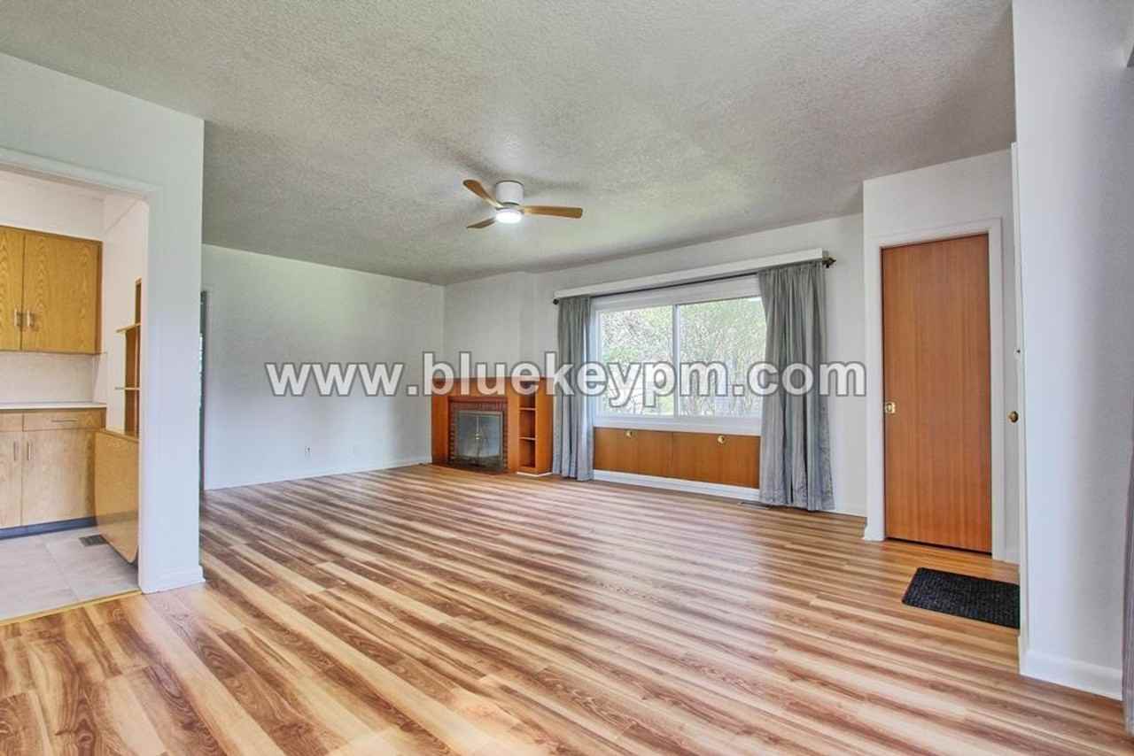 1949 Ne Bell Dr - Photo 6 of 18