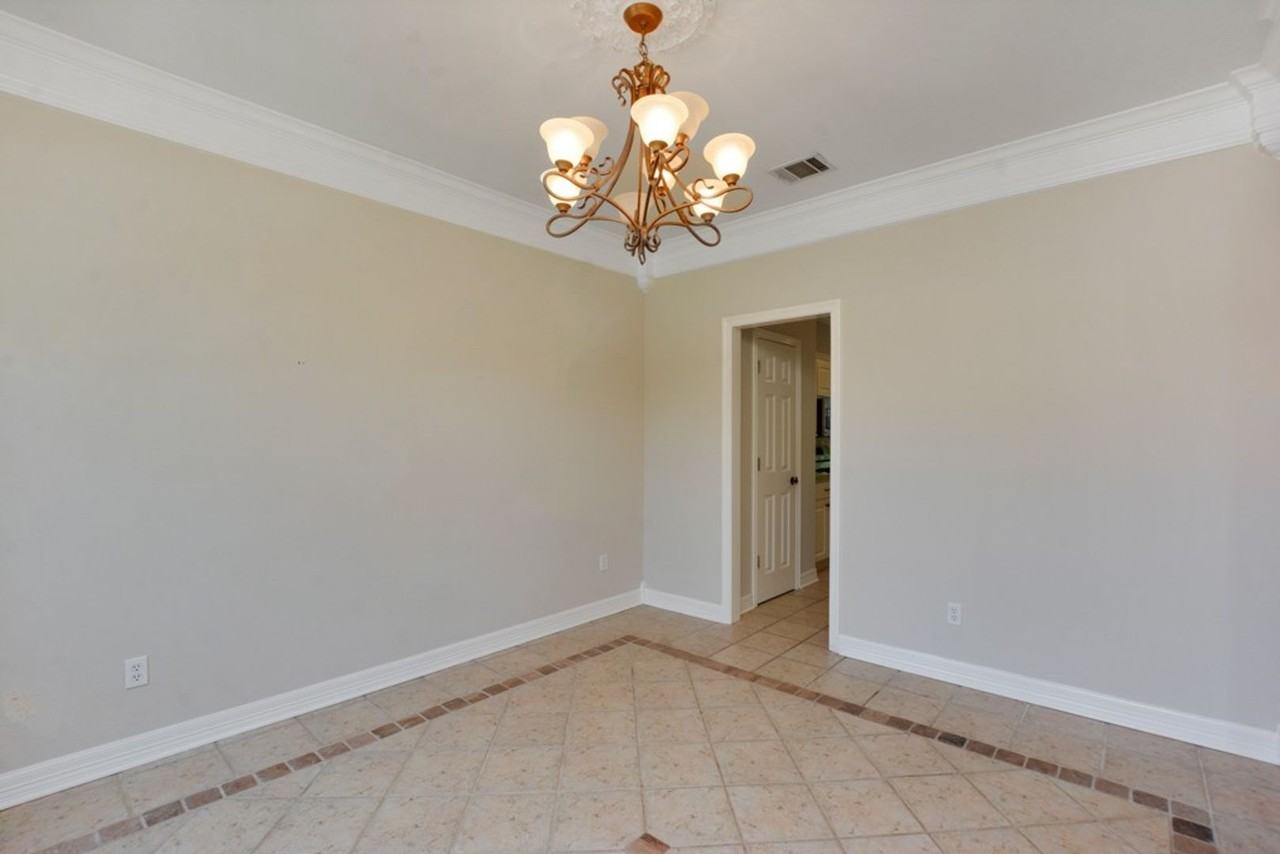 701 Oaklands Dr - Photo 6 of 31
