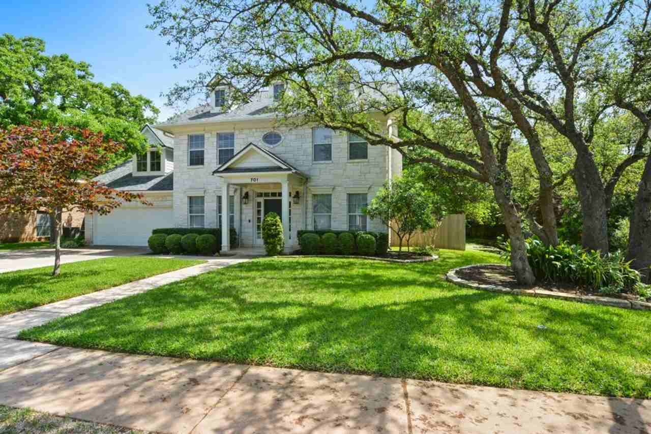 701 Oaklands Dr - Photo 3 of 31