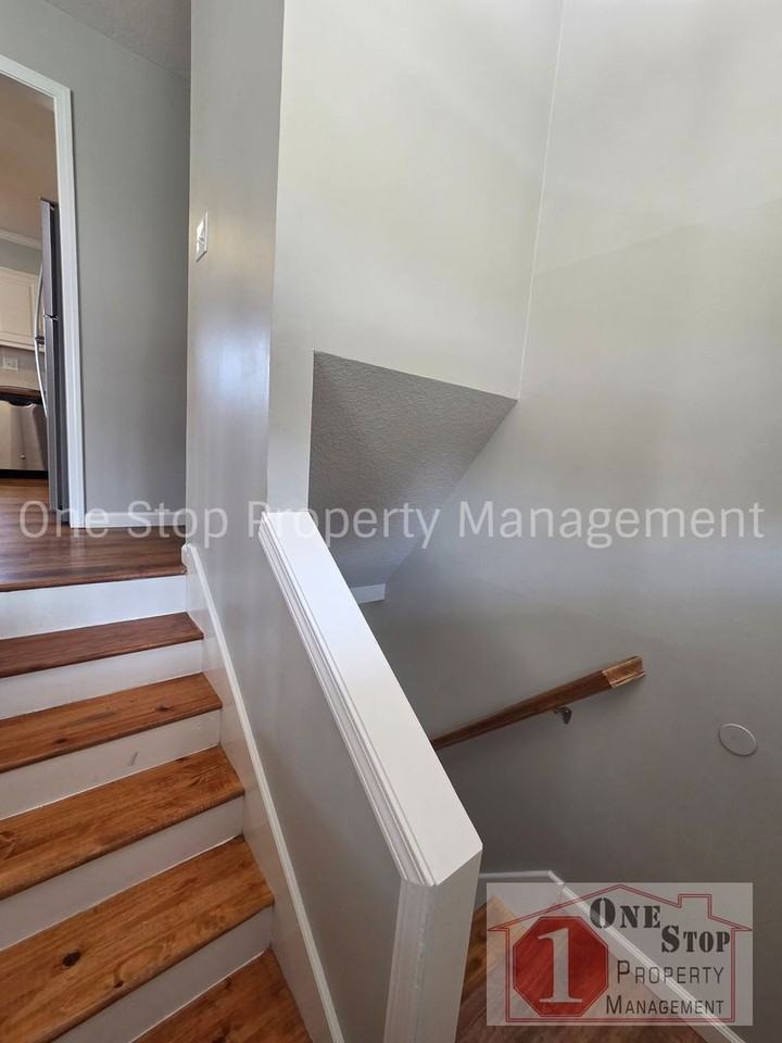 300 E 11th St - Photo 2 of 26