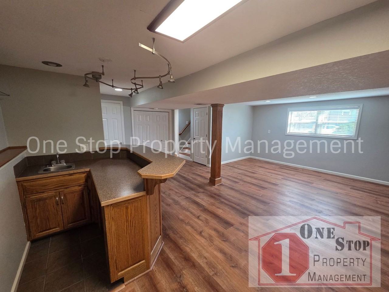 300 E 11th St - Photo 3 of 26