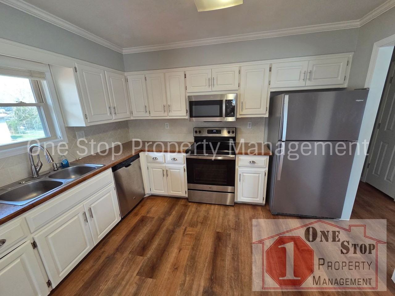 300 E 11th St - Photo 6 of 26