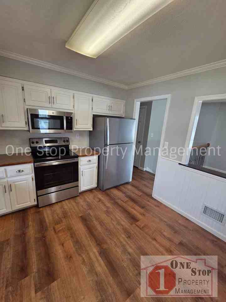 300 E 11th St - Photo 7 of 26