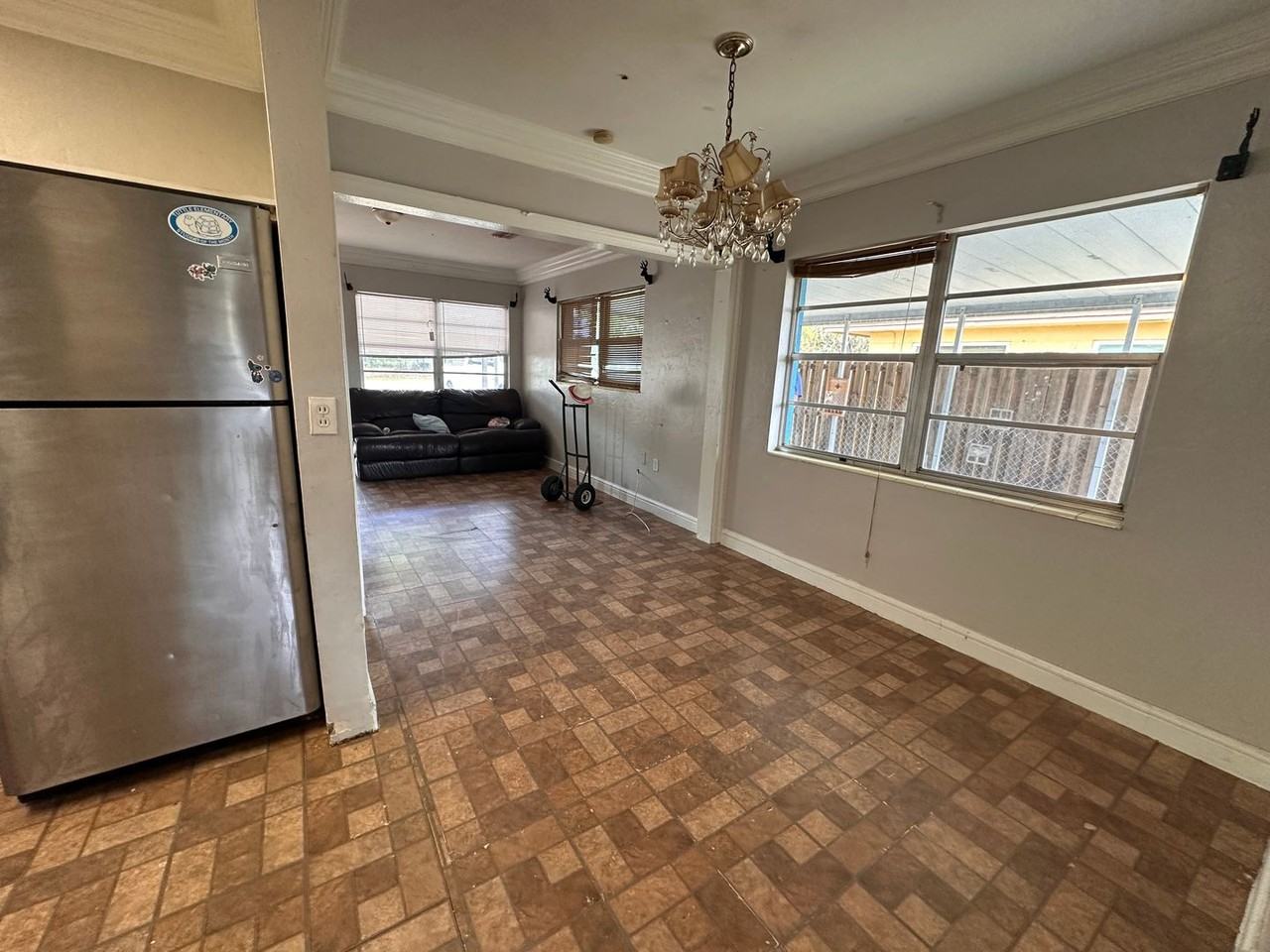 430 N Brink Ave - Photo 4 of 11