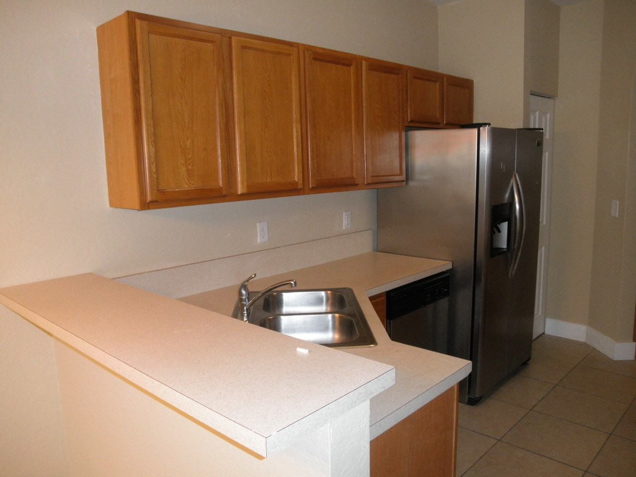 822 Pipers Cay Dr - Photo 4 of 11