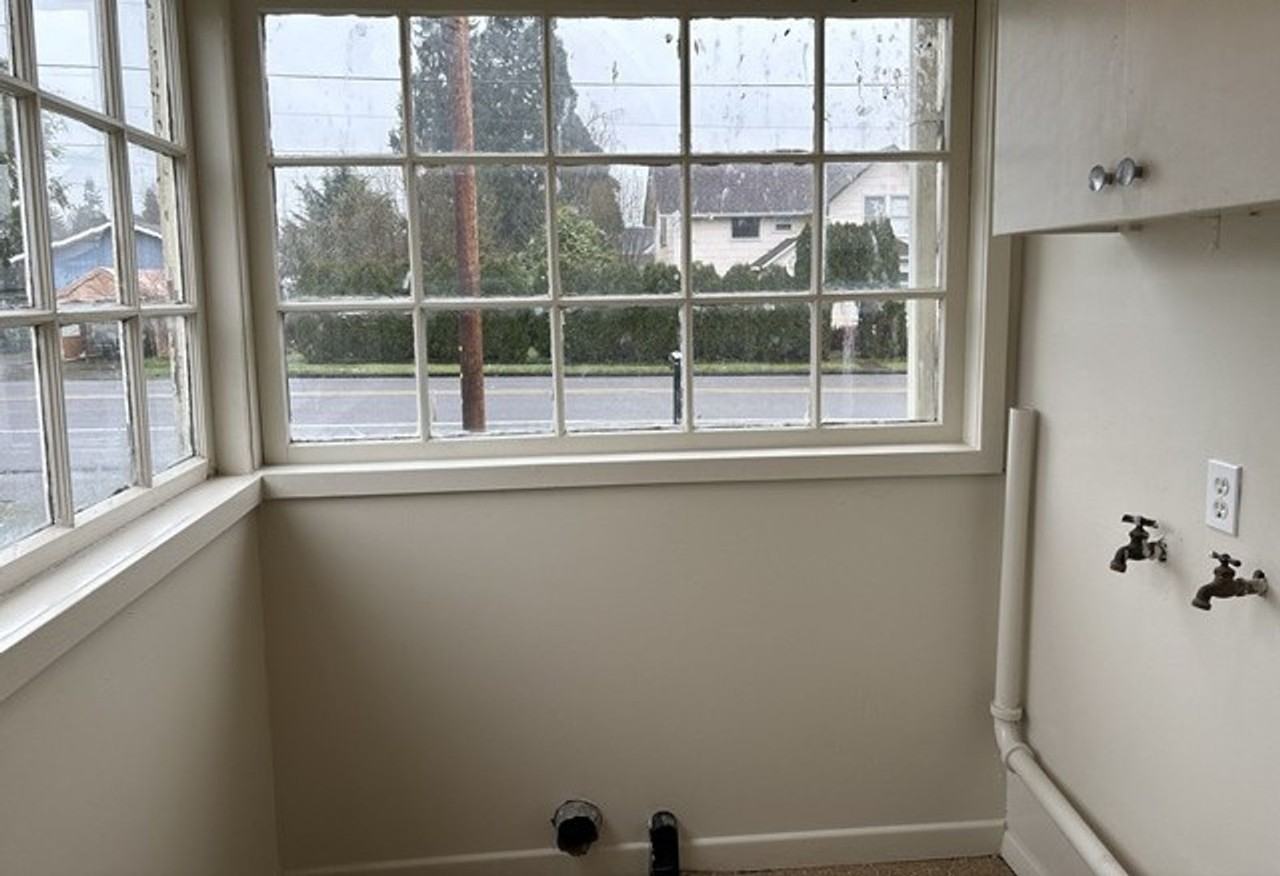 595 E Washington St - Photo 5 of 33