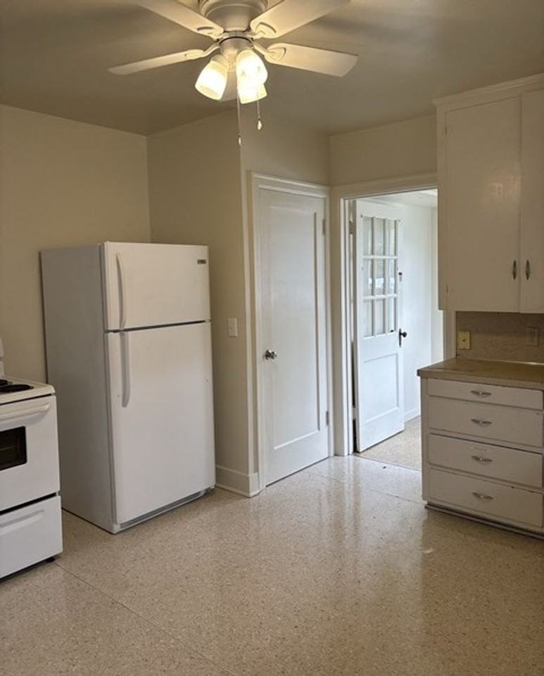 595 E Washington St - Photo 6 of 33