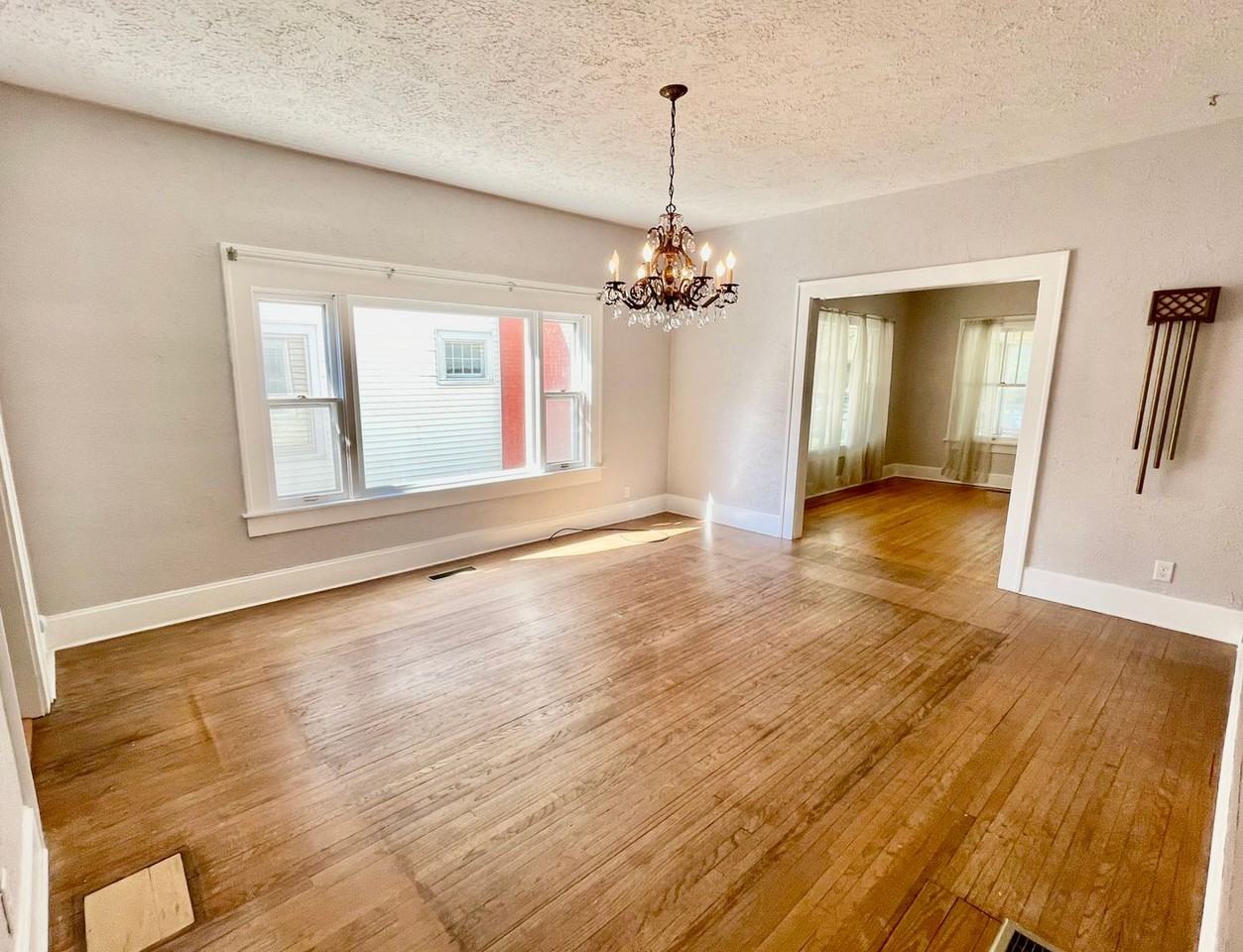 2122 S Center St - Photo 5 of 19