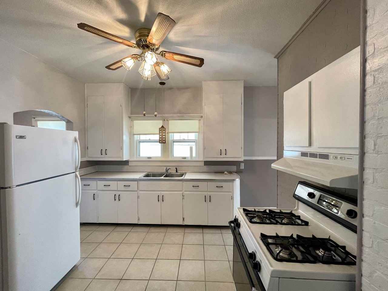 2122 S Center St - Photo 7 of 19