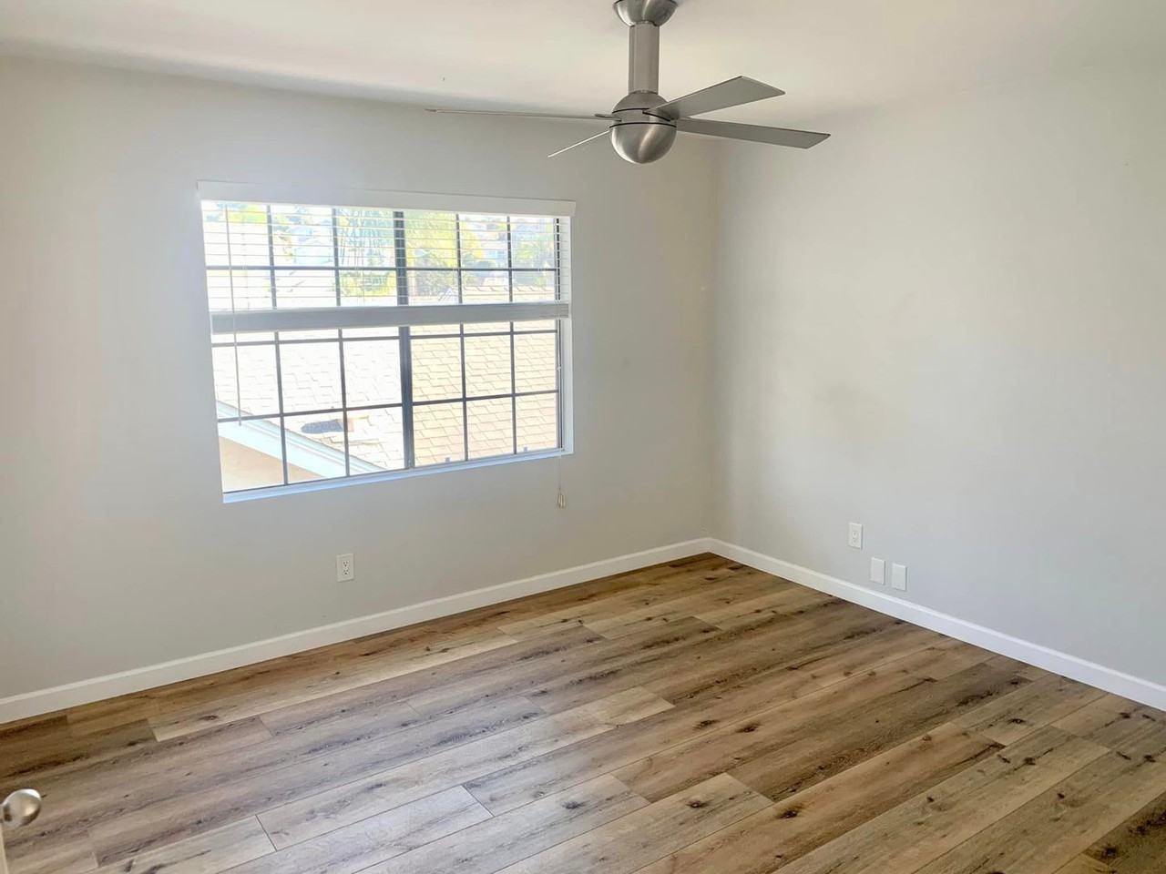 804 Spindrift Ln - Photo 3 of 17