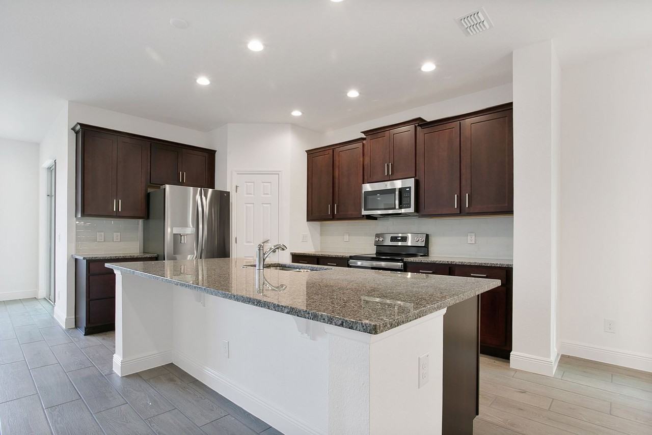 7842 Syracuse Dr - Photo 6 of 28