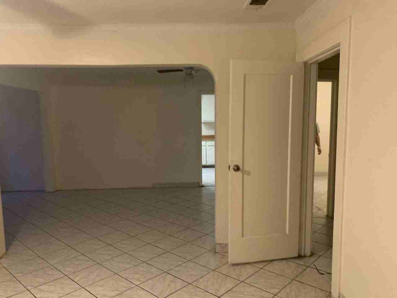 1815 Potomac Ave - Photo 2 of 13