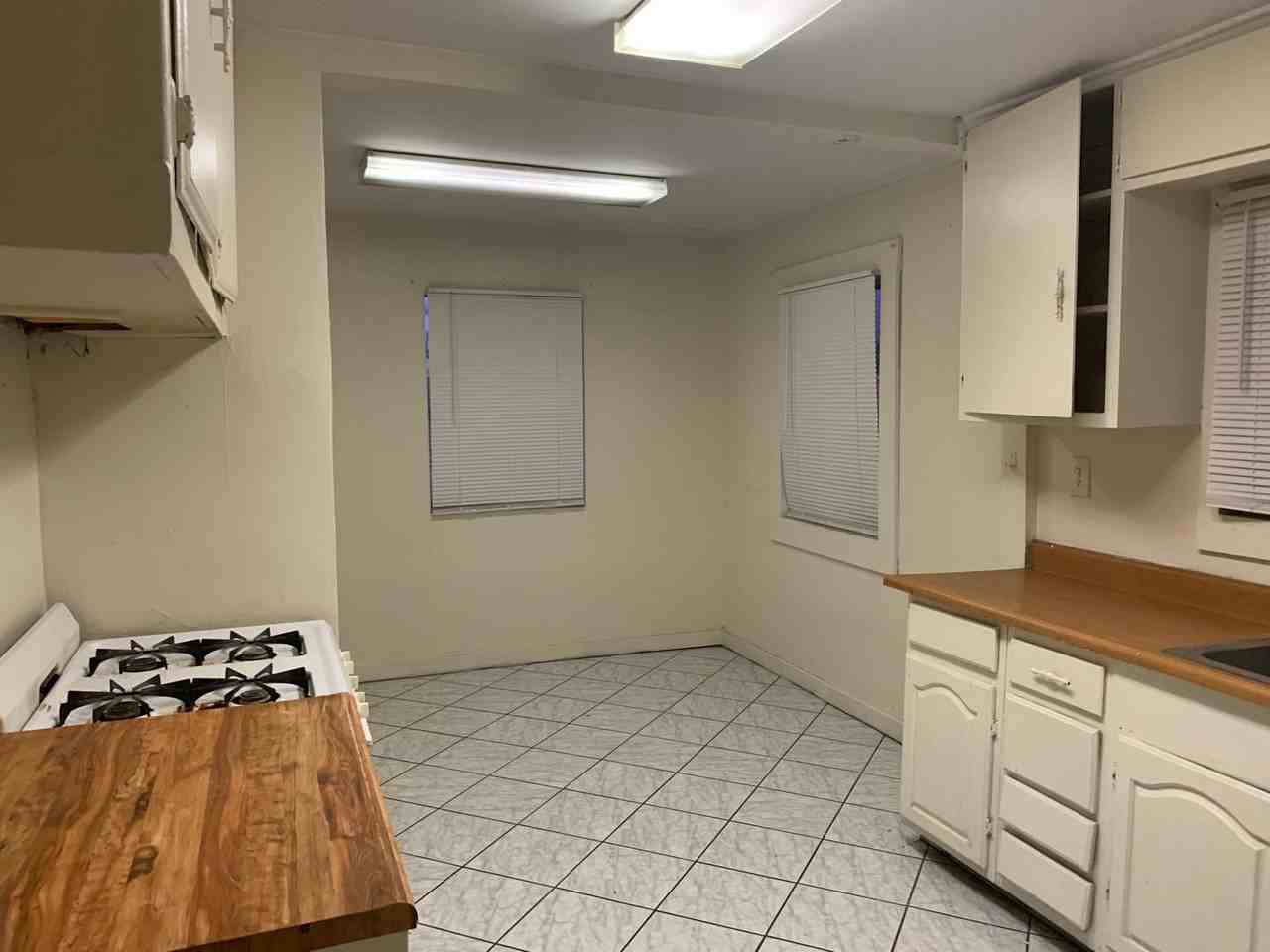 1815 Potomac Ave - Photo 4 of 13