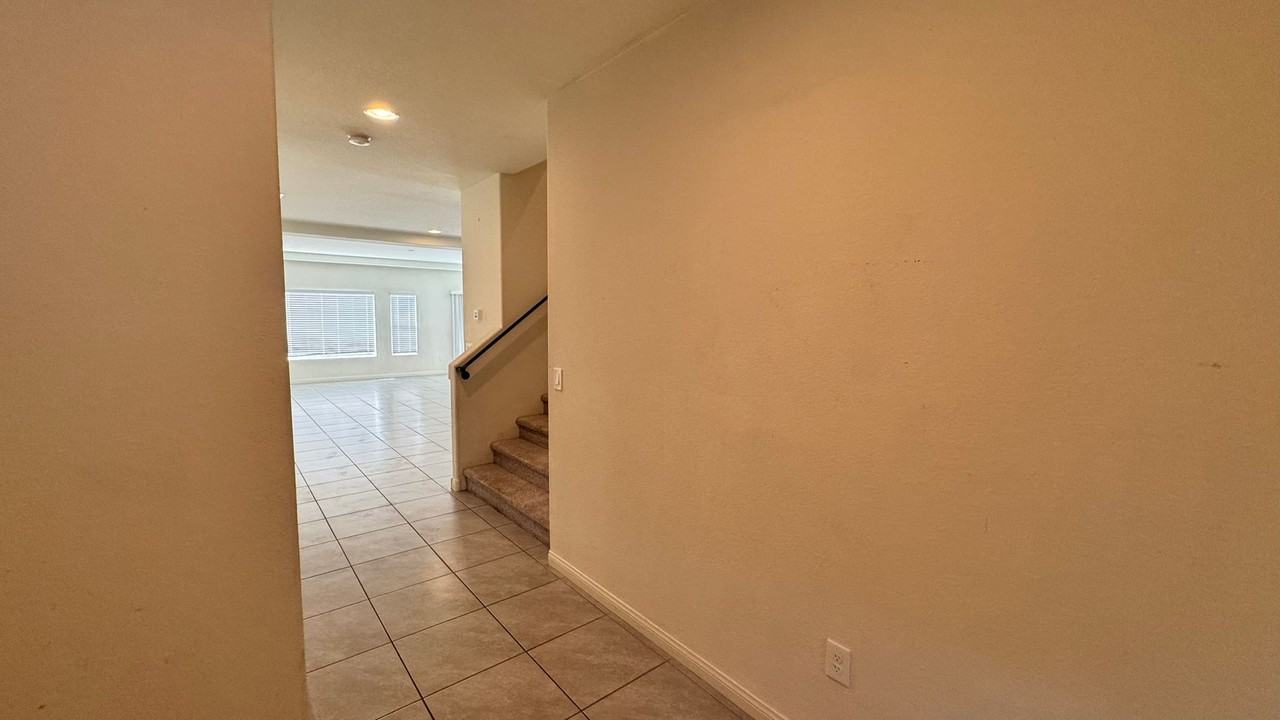 5035 Lakewood Creek Ave - Photo 2 of 31