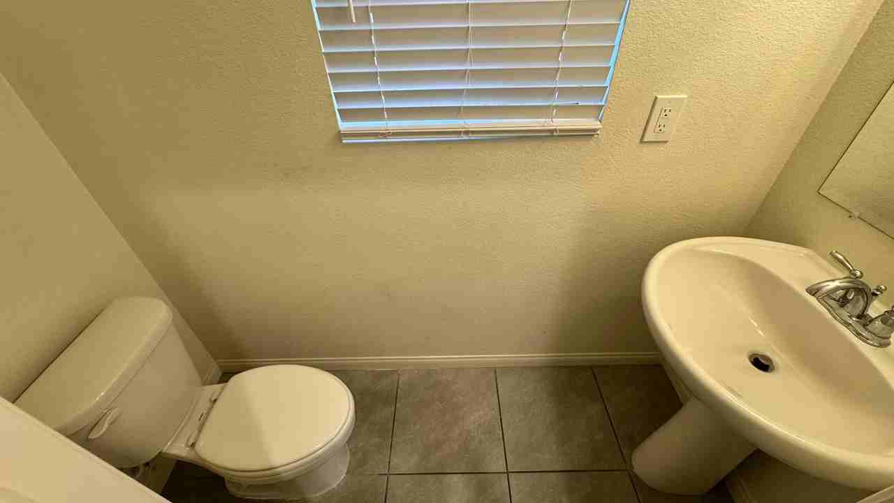 5035 Lakewood Creek Ave - Photo 5 of 31