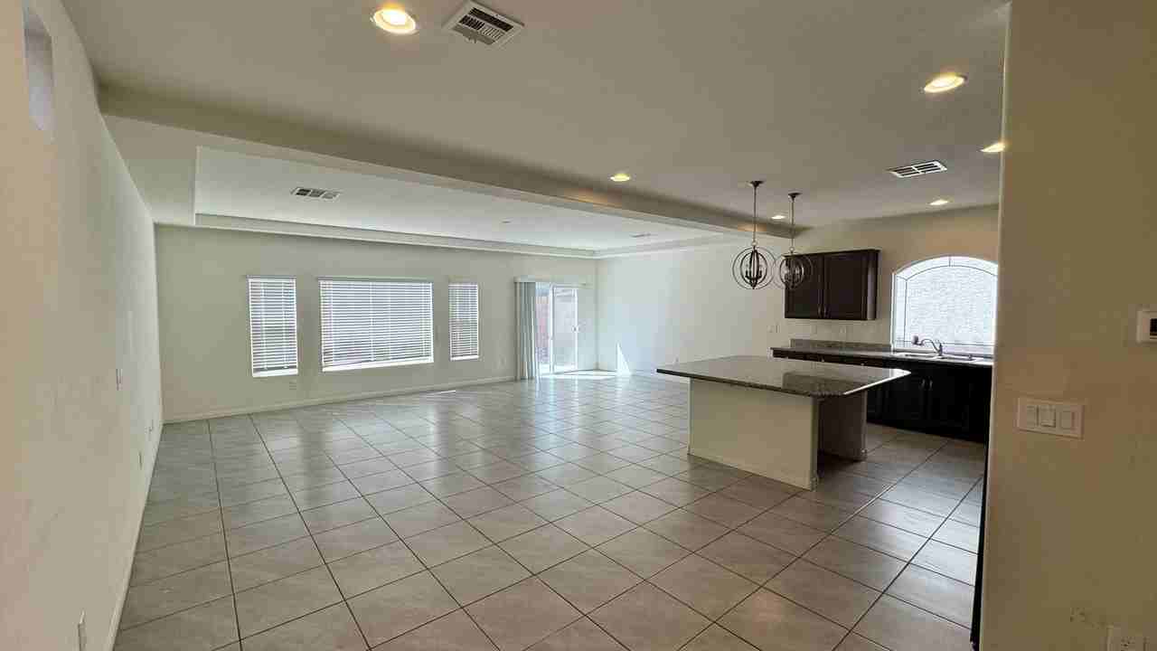 5035 Lakewood Creek Ave - Photo 6 of 31