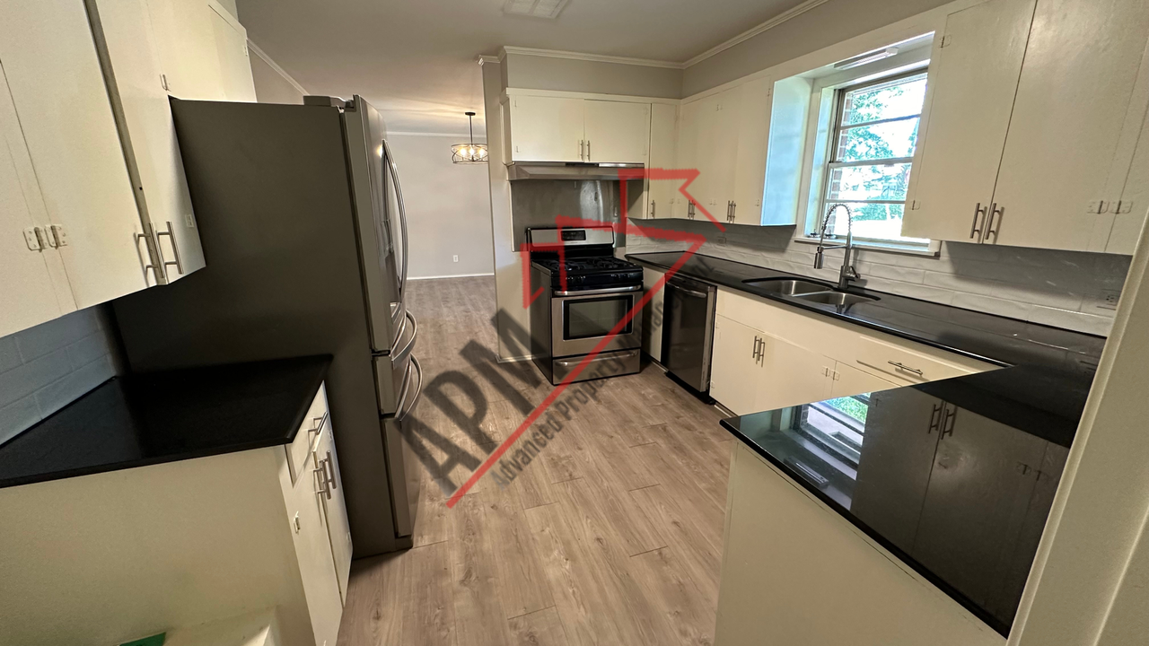 103 Gulpha Dr - Photo 4 of 12