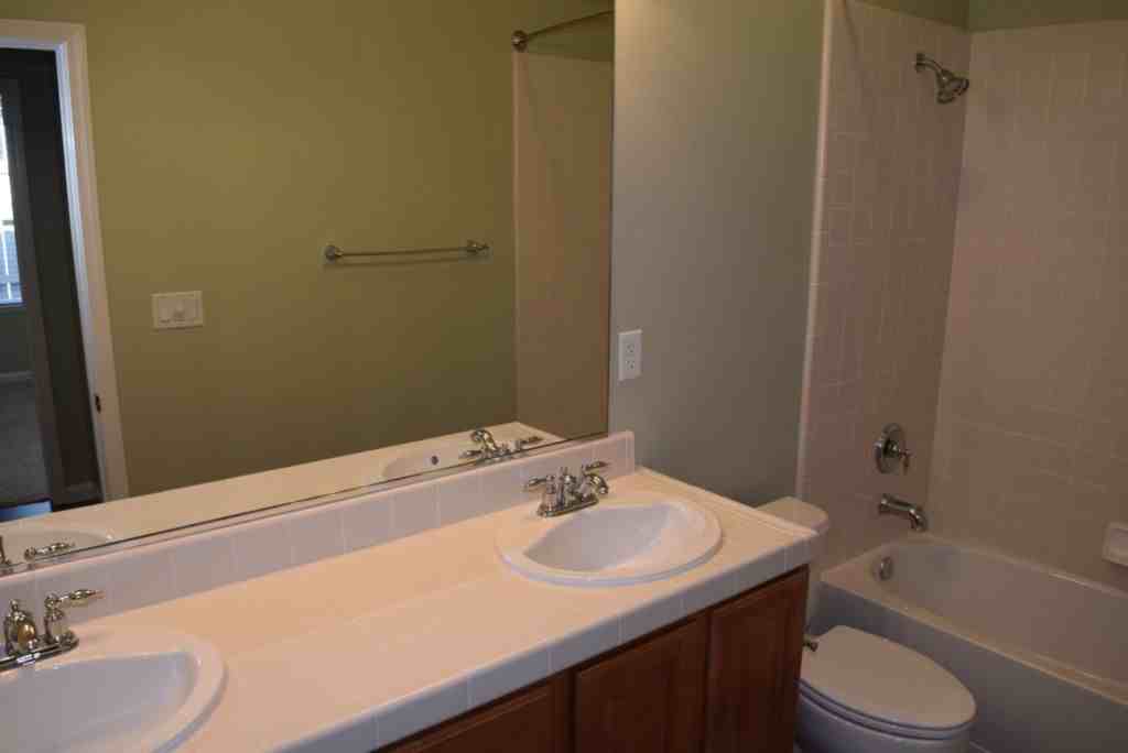 1378 Seymour Cir - Photo 4 of 31